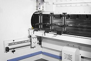 Фото 31 - MetalTec HBM 63/2500C Листогибочные гидравлические прессы с ЧПУ контроллером TP10S.