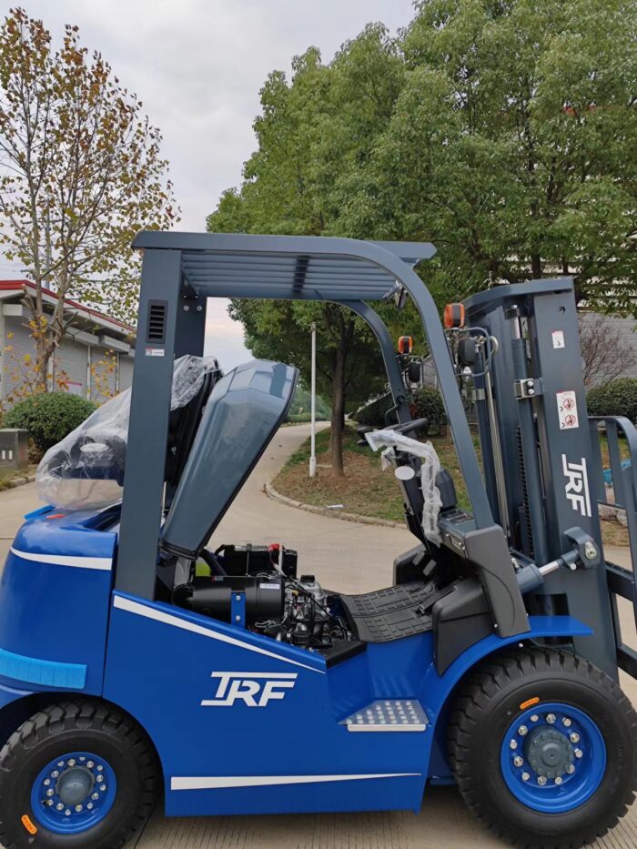 Фото 3 - Вилочный погрузчик TRF D30-4X.