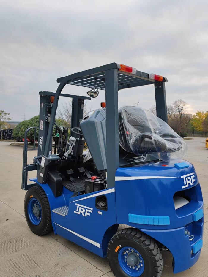 Фото 4 - Вилочный погрузчик TRF D30-4X.