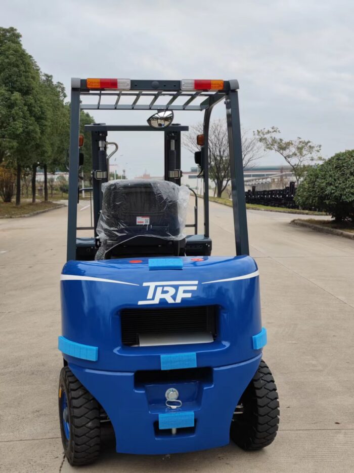Фото 5 - Вилочный погрузчик TRF D30-4X.