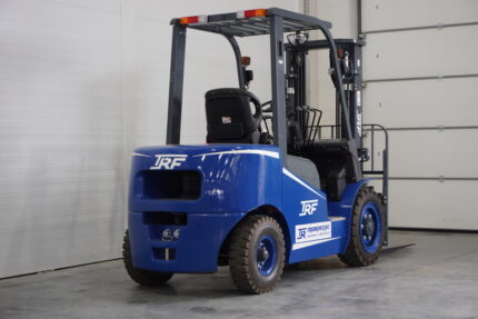 Фото 24 - Вилочный погрузчик TRF D30-4i.