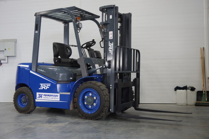 Фото 3 - Вилочный погрузчик TRF D30-4i.
