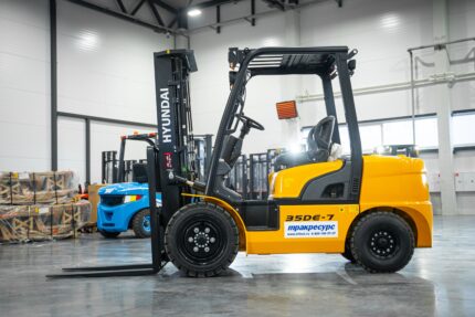 Фото 91 - Вилочный погрузчик Hyundai 35DE-7.