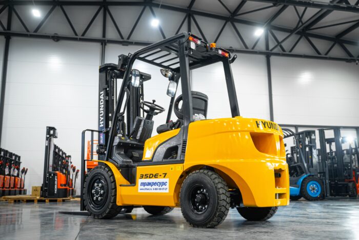 Фото 3 - Вилочный погрузчик Hyundai 35DE-7.