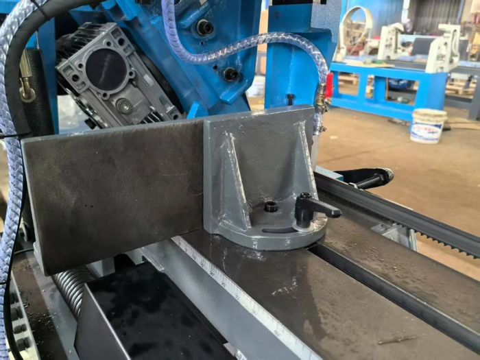 Фото 5 - MetalTec HBS 255 FH ручной ленточнопильный станок для резки металла.