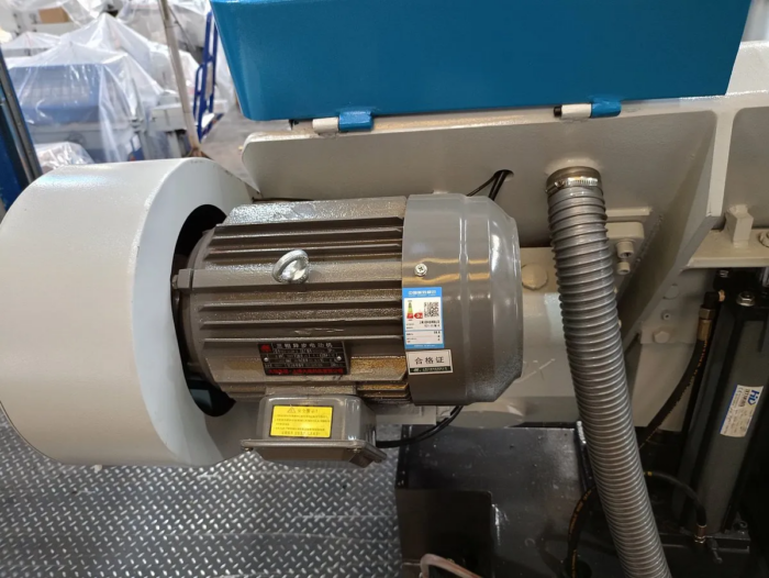 Фото 7 - MetalTec MBS 530 CА автоматический колонный ленточнопильный станок.